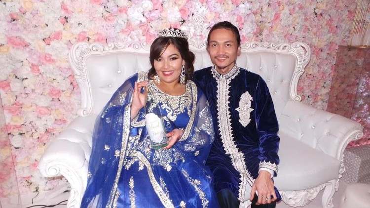 Kisah viral pasangan Tri Nugroho dan Manal Assebbane.