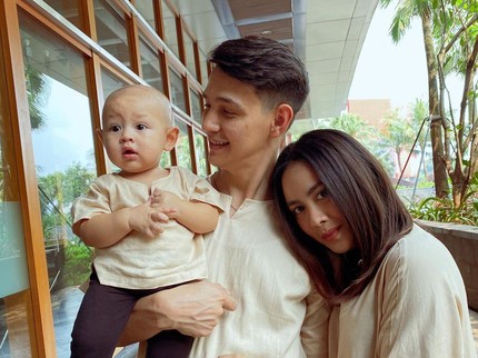 Hampir 2 Tahun Mualaf, Intip Potret Bahagia Marcell Darwin Bareng Istri & Anak