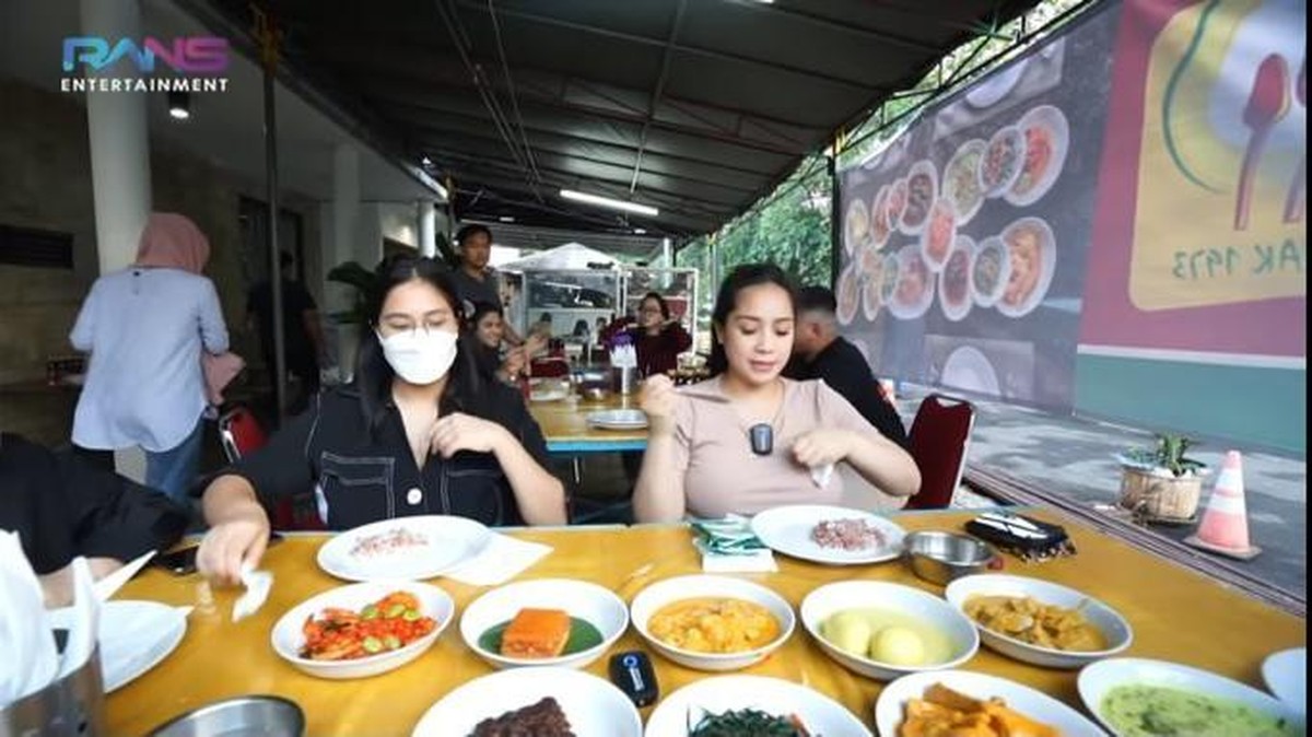 Nagita Slavina jadi sorotan karena ngidam masakan Padang dengan membawa resto Padang ke rumahnya&period; Yuk intip&excl;