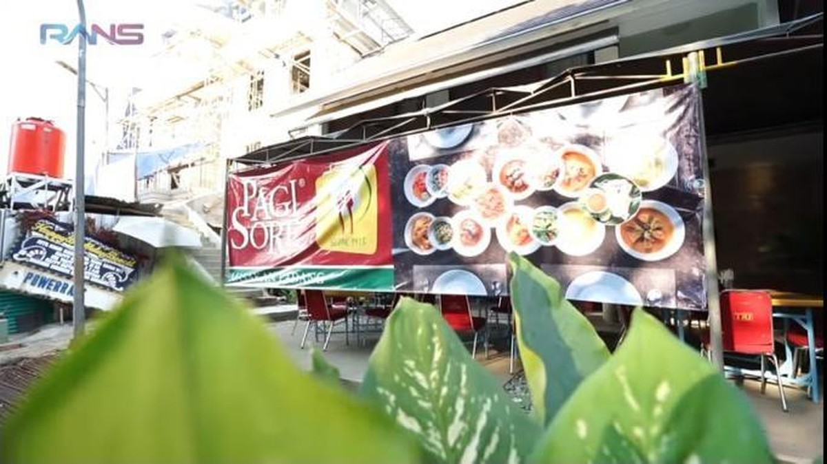 Nagita Slavina jadi sorotan karena ngidam masakan Padang dengan membawa resto Padang ke rumahnya&period; Yuk intip&excl;