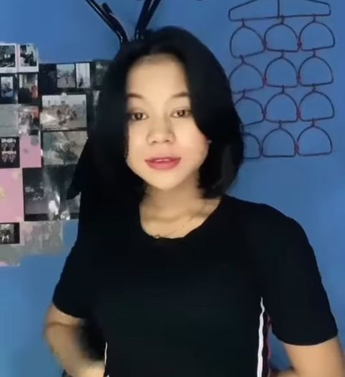 Beberapa bulan lalu Cimoy Montok tampil berhijab&comma; namun selang beberapa waktu ia melepas hijabnya&period; Yuk intip potret terbarunya&excl;