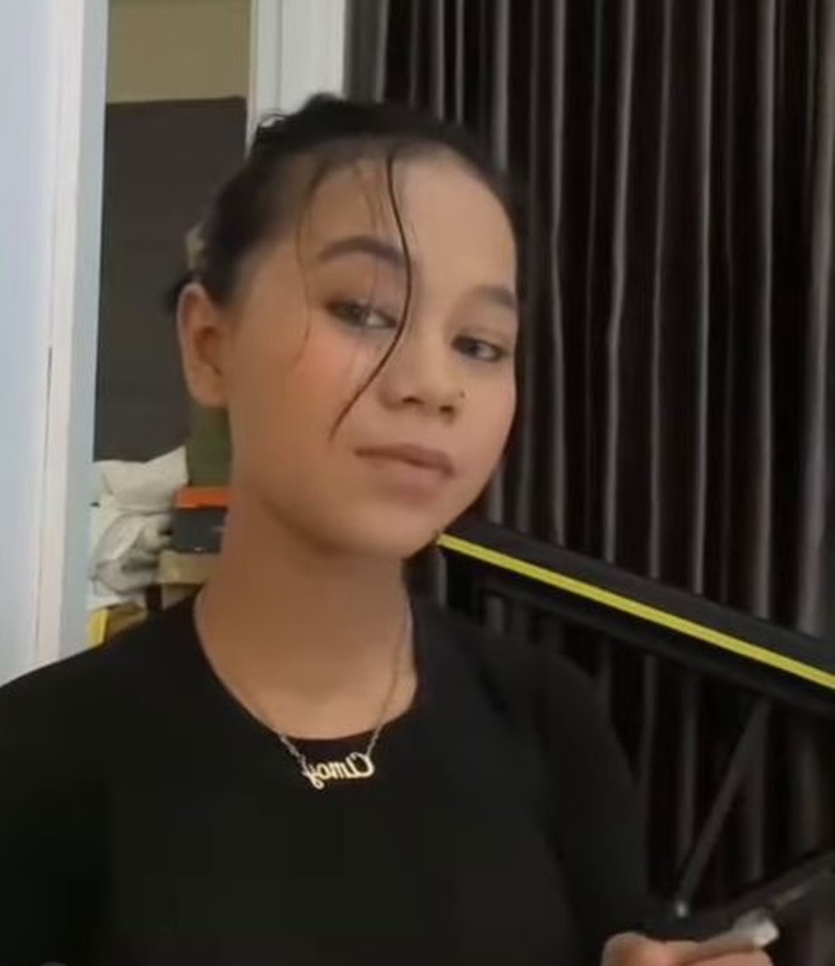 Beberapa bulan lalu Cimoy Montok tampil berhijab&comma; namun selang beberapa waktu ia melepas hijabnya&period; Yuk intip potret terbarunya&excl;