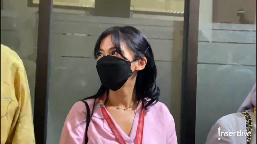 Perdana Tampil di Publik, Tyna Kanna Hadir di Sidang Perdana Cerai