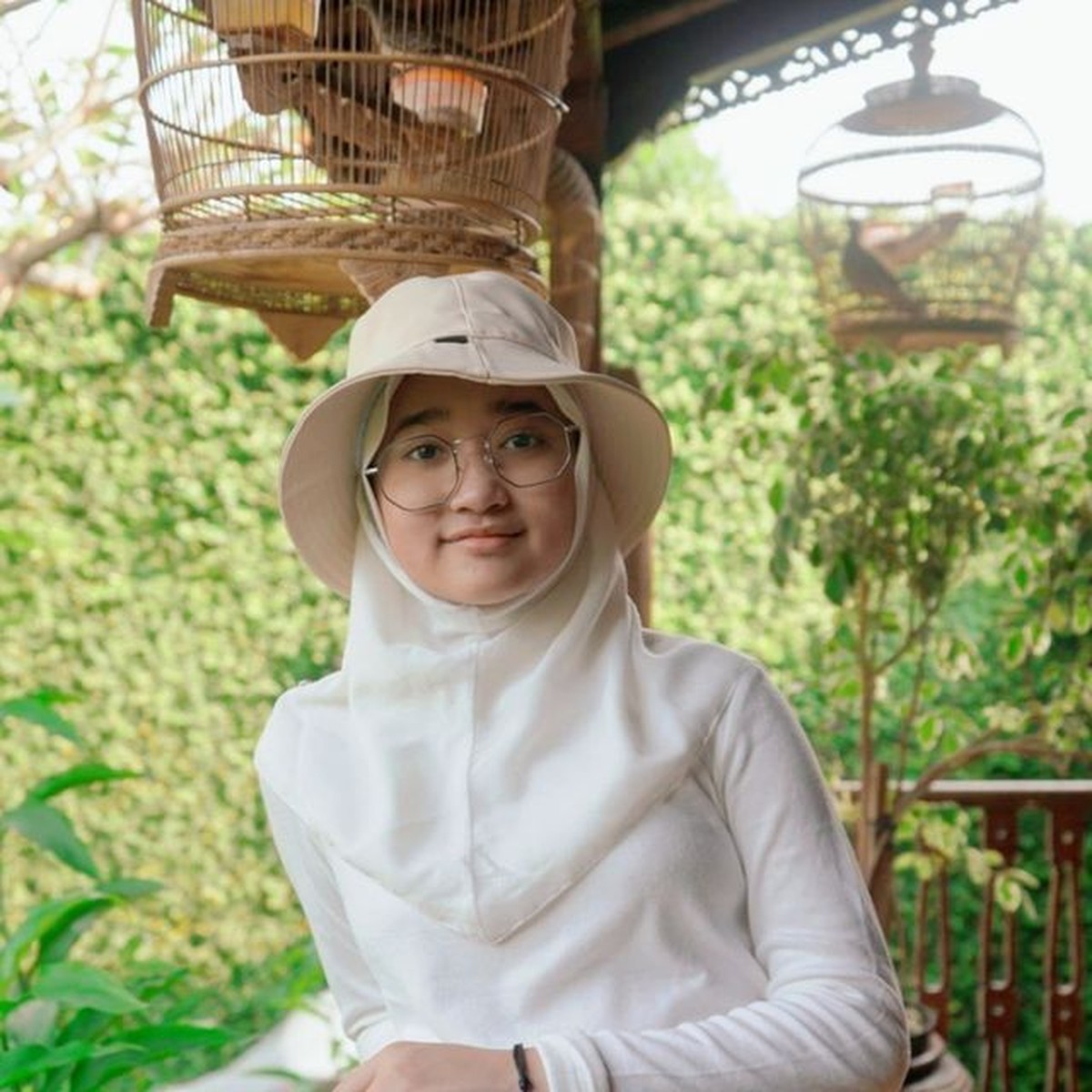 Putri sulung Irfan Hakim&comma; Aisha mempunyai hobi berkuda hingga ikut kompetisi berkuda&period; Yuk kita intip potretnya&excl;