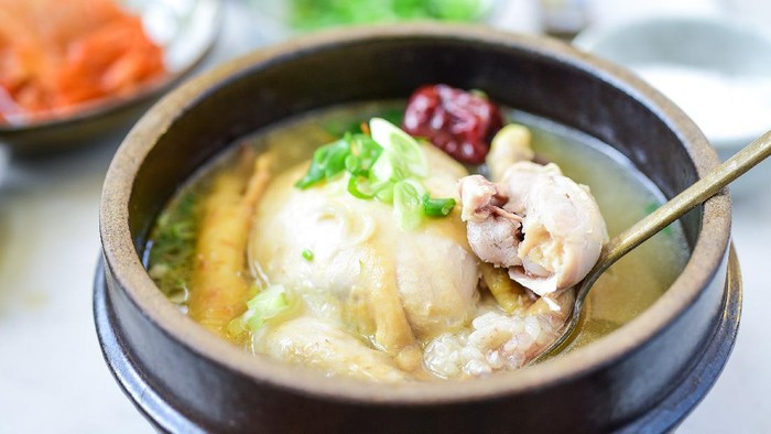 Bisa Tambah Stamina, Buat Samgyetang Pakai Resep Devina Hermawan Yuk!