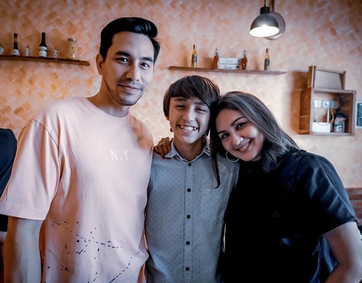 Farewell surprise Lionel Nathan putra sulung Donna Agnesia dan Darius dipenuhi tangis haru keluarga dan teman-teman&period; Yuk intip&excl;