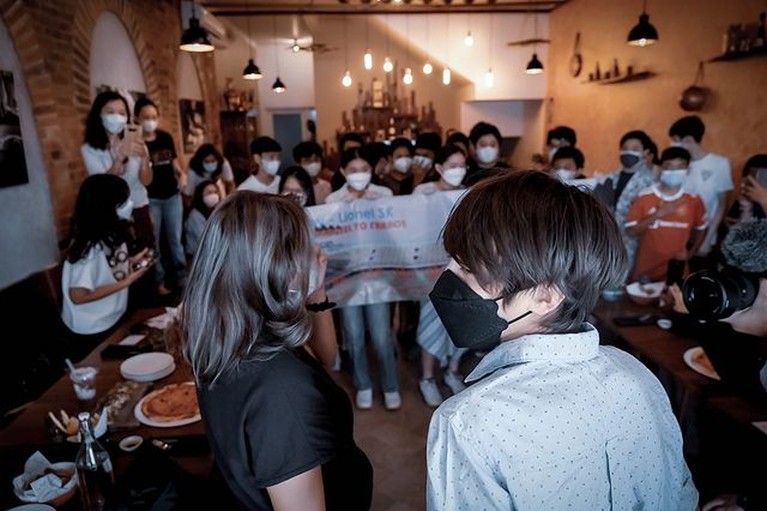 Tangis Donna Agnesia di Farewell Surprise Sang Putra yang Akan Sekolah ke Prancis Farewell surprise Lionel Nathan putra sulung Donna Agnesia dan Darius dipenuhi tangis haru keluarga dan teman-teman. Yuk intip!