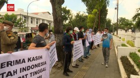 VIDEO: Pengungsi Afganistan Demo Kantor Gubernur Sumut