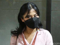Hadiri Sidang Perdana, Tyna Kanna Ogah Banyak Berkomentar
