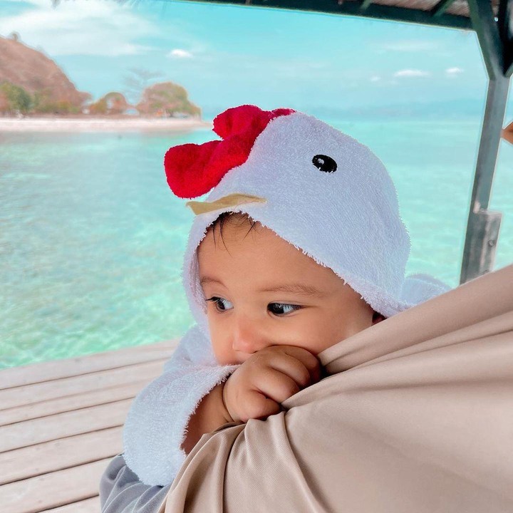 <p>Baby Ukkasya juga terlihat anteng nih, Bunda.(Foto: Instagram @irwansyah)</p>