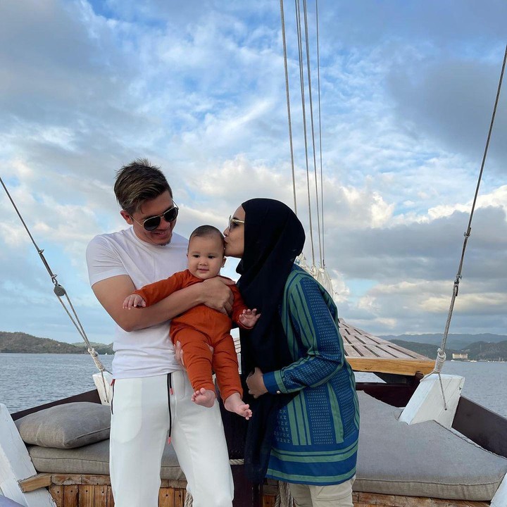 <p>Melalui akun Instagram masing-masing, mereka membagikan potret keseruan di sana, lho. (Foto: Instagram @zaskiasungkar15)</p>