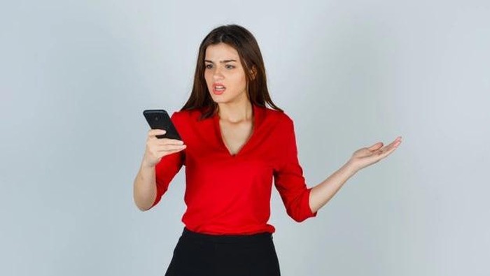 Fakta FOMO, Kondisi yang Bikin Kamu Takut Banget Ketinggalan Tren! Hati-hati Depresi!