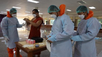 Singapura juga termasuk negara dengan kasus Covid-19 varian omicron terbanyak di Asia Tenggara yang mencapai 98 kasus.