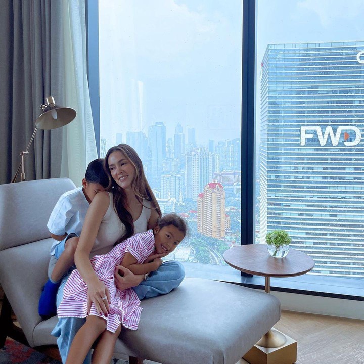 <p>Dari pernikahannya dengan Eka Kusuma, Cathy Sharon dikarunia dua anak yaitu Jacob Gabriel Kusuma dan Carla Kusuma. (Foto: Instagram @cathysharon)</p>