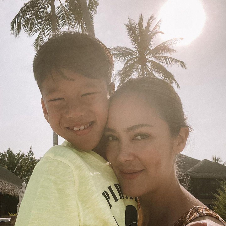 <p>Presenter dan aktris Cathy Sharon melahirkan anak pertama berjenis kelamin laki-laki di Singapura. Putra Cathy Sharon yang diberi nama Jacob Gabriel Kusuma ini lahir pada 4 Mei 2013. (Foto: Instagram Cathy Sharon)</p>