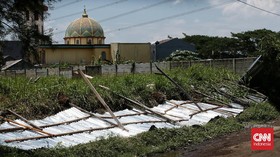 FOTO: Dampak Hujan Badai di Depok