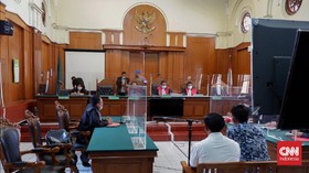 Dua Anggota Polisi Didakwa Aniaya Jurnalis Tempo di Surabaya