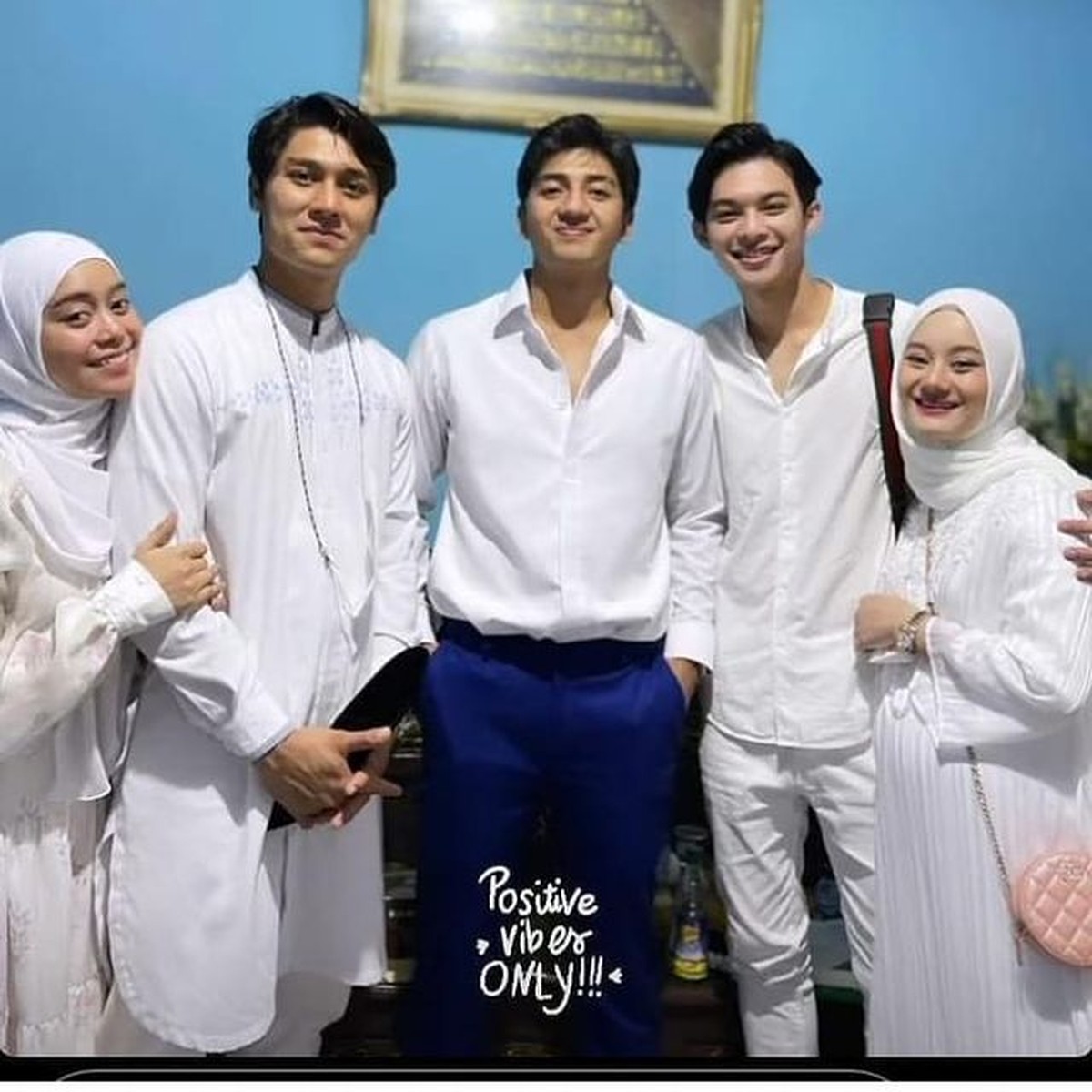 Lesti Kejora dan Rizky Billar mengungkapkan bahwa mereka telah menikah siri pada awal tahun&period; Yuk intip foto-foto pernikahannya&excl;