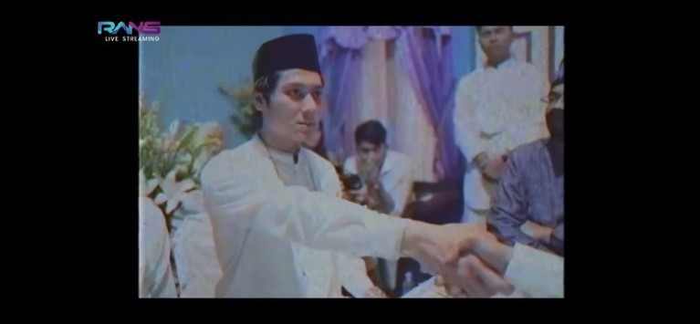 Lesti Kejora dan Rizky Billar mengungkapkan bahwa mereka telah menikah siri pada awal tahun. Yuk intip foto-foto pernikahannya!