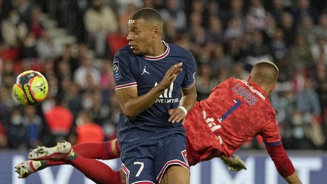 Kylian Mbappe menjadi masalah baru pelatih Mauricio Pochettino di Paris Saint-Germain (PSG) setelah kedatangan Lionel Messi pada musim ini.