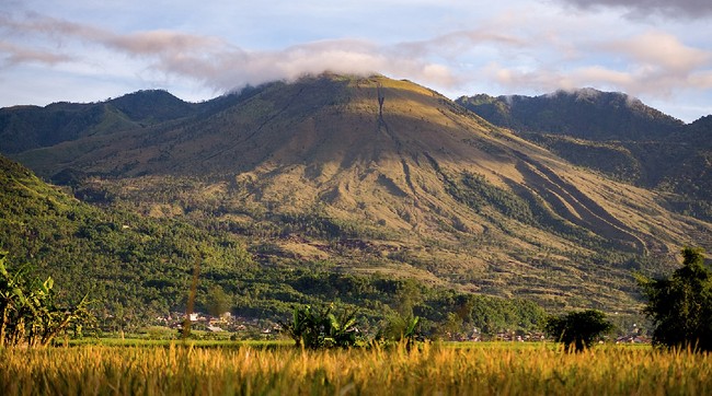 BPBD Kabupaten Garut menyampaikan suara gemuruh di Gunung Guntur bukan akibat aktivitas gunung aktif melainkan karena ada aktivitas uap panas bumi di Kamojang.