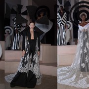 Desainer Favorit Harry Styles Tampilkan Koleksi Dramatis Terinspirasi Gaun Pengantin di London Fashion Week