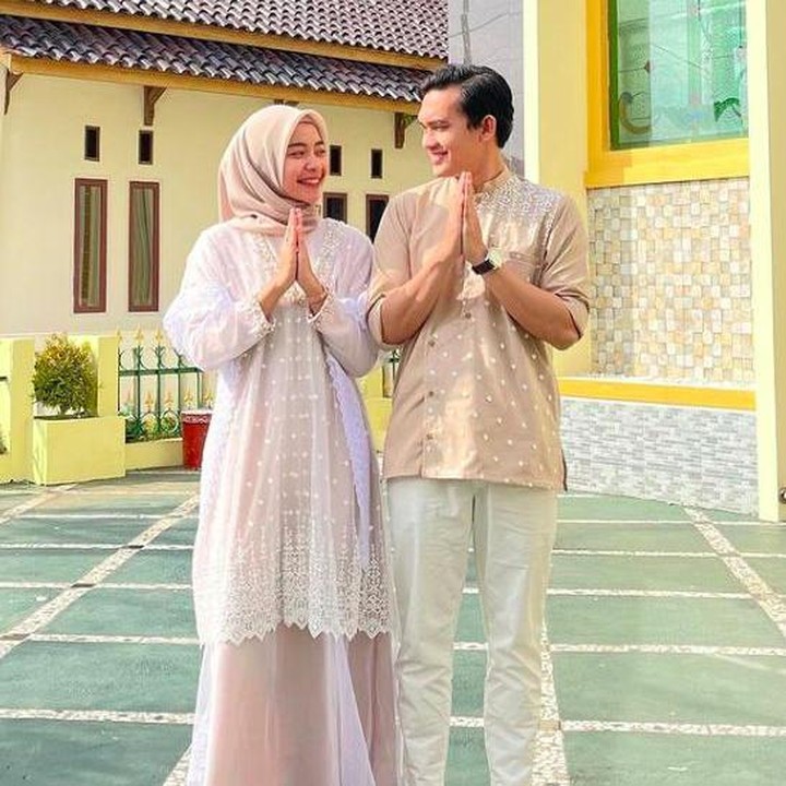 <p>Pasangan ini selalu disebut serasi oleh penggemar. Tak jarang penggemar sinetron <em>Ikatan Cinta</em> mendoakan mereka untuk terus langgeng. (Foto: Instagram @ikbalfauzi_)</p>
