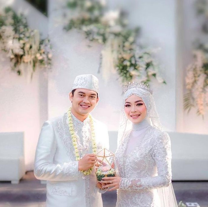 <p>Pemeran Rendy 'Ikatan Cinta' ini menikah dengan Novia Giana pada Maret 2021 lalu. Mereka melangsungkan akad nikah di Lembang, Bandung. (Foto: Instagram @ikbalfauzi_)</p>