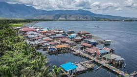Keindahan 'Desa Sagu' di Tengah Danau Sentani Papua