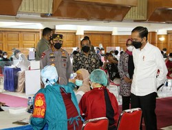 Sinergi dengan BEM dan OKP, Polri Gelar Vaksinasi Merdeka Se-Indonesia