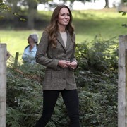 Kenakan Sepatu Ini, Gaya Kate Middleton Jadi Sorotan! Ada Apa?