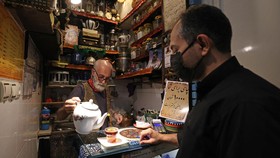 FOTO: Pesona Kedai Teh Terkecil dan Tertua di Teheran