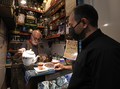 FOTO: Pesona Kedai Teh Terkecil dan Tertua di Teheran