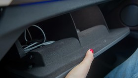 4 Jenis Barang Potensi Meledak Saat Disimpan di Laci Mobil