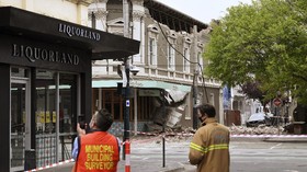 FOTO: Puing Berserak, Australia Porak Poranda Diguncang Gempa
