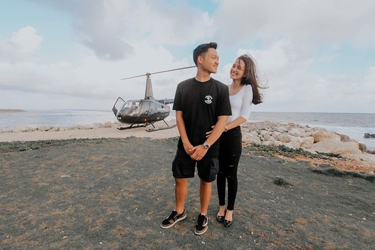 Mewah & Romantis, Intip Momen Anniversary Azriel Hermansyah & Sang Kekasih Azriel Hermansyah memberikan kejutan yang mewah dan romantis untuk Sarah merayakan annivesary jadian mereka. Yuk intip!