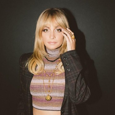 Nicole Richie Panik Rambutnya Terbakar saat Tiup Lilin Kue Ultah ke-40