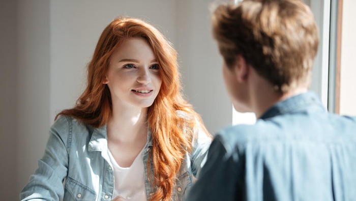 Nggak Cuma Public Speaking, Menjadi Pendengar yang Baik pun Ada Caranya! Simak Tipsnya di Sini...