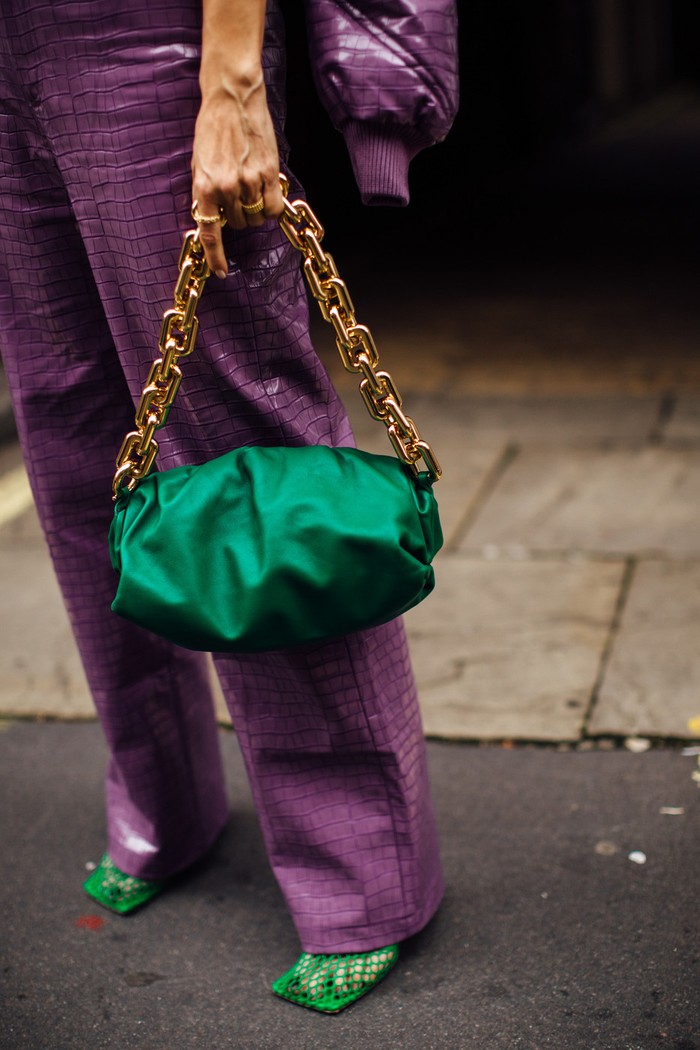 Kombinasi sempurna antara hijau dan ungu menciptakan tampilan yang chic dan understated. Foto: livingly.com/IMAXtree