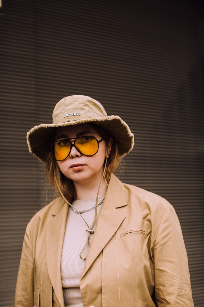 Tren sunglasses kembali merujuk ke ukuran frame besar bernuansa vintage seperti aviator. Foto: livingly.com/IMAXtree