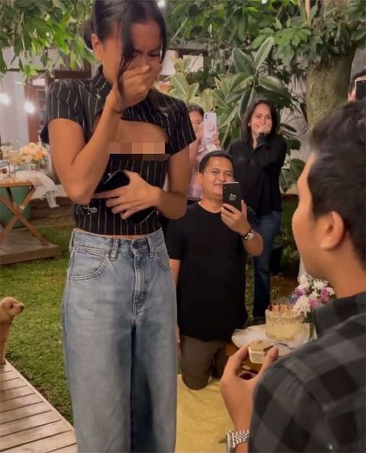 Kebahagiaan bertubi-tubi sedang dirasakan oleh Eva Celia&comma; ia dilamar oleh sang kekasih di hari ulang tahunnya&period; Yuk intip&excl;