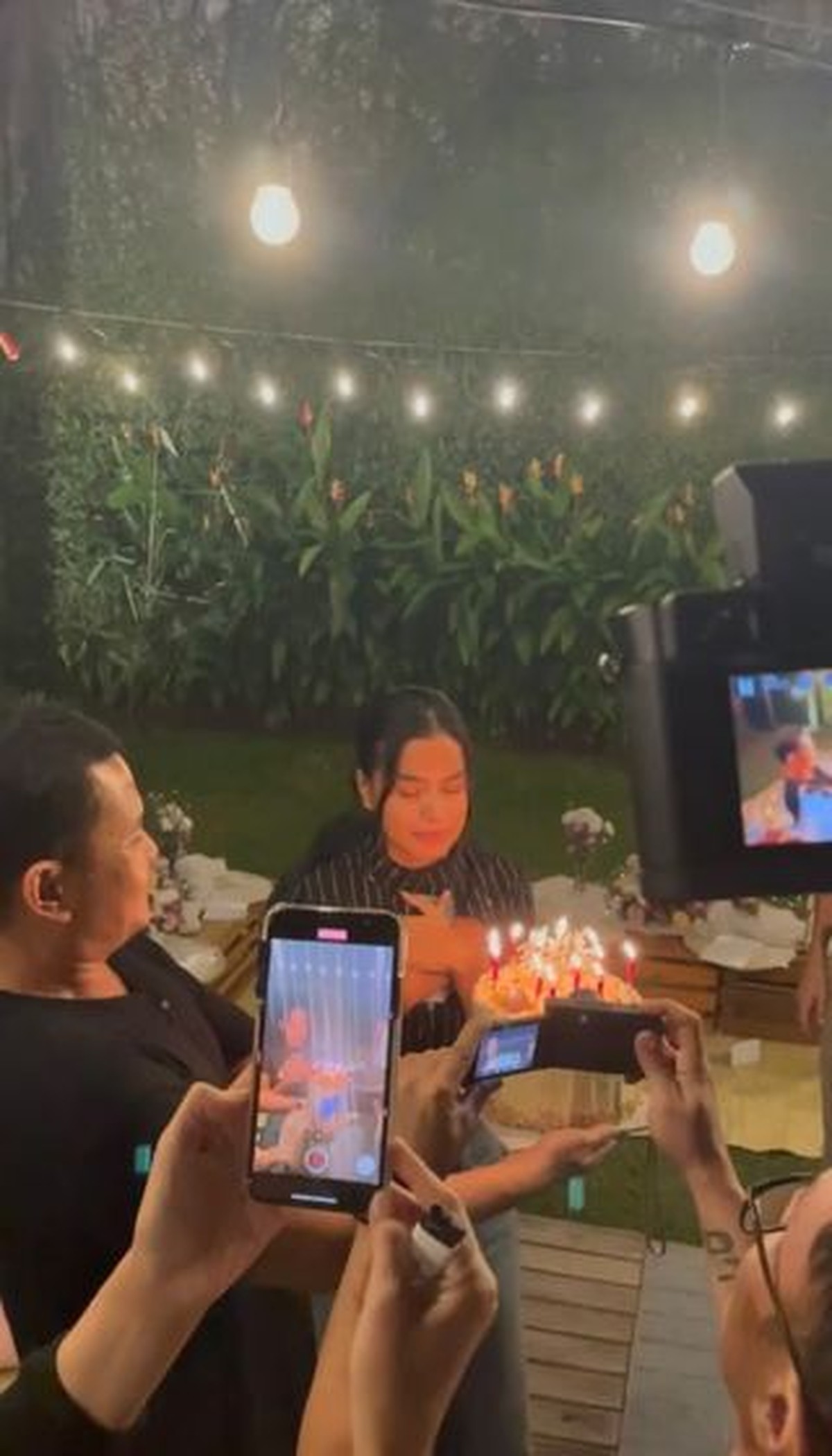 Tangis Bahagia Eva Celia Dilamar Sang Kekasih di Hari Ulang Tahun