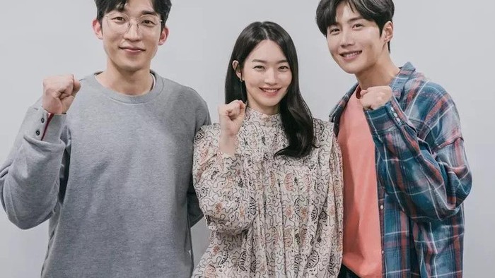 Cerita Semakin Seru! Yuk Intip Zodiak Para Pemeran Utama Drama Hometown Cha Cha Cha Cerita Semakin Seru! Yuk Intip Zodiak Para Pemeran Utama Drama Hometown Cha Cha Cha