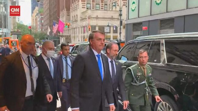 VIDEO: Bolsonaro Cuek Berkeliaran Tak Bermasker di New York