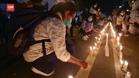 VIDEO: Tenaga Kesehatan di Jayapura Gelar Aksi 1000 lilin