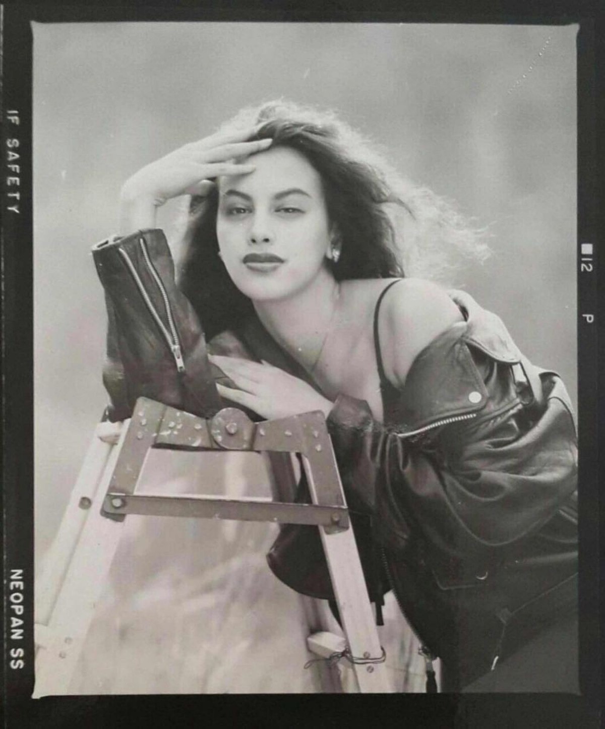 Sophia Latjuba bikin heboh karena kalung salib yang menghiasi lehernya saat berfoto&period; Yuk intip transformasi Sophia Latjuba&excl;