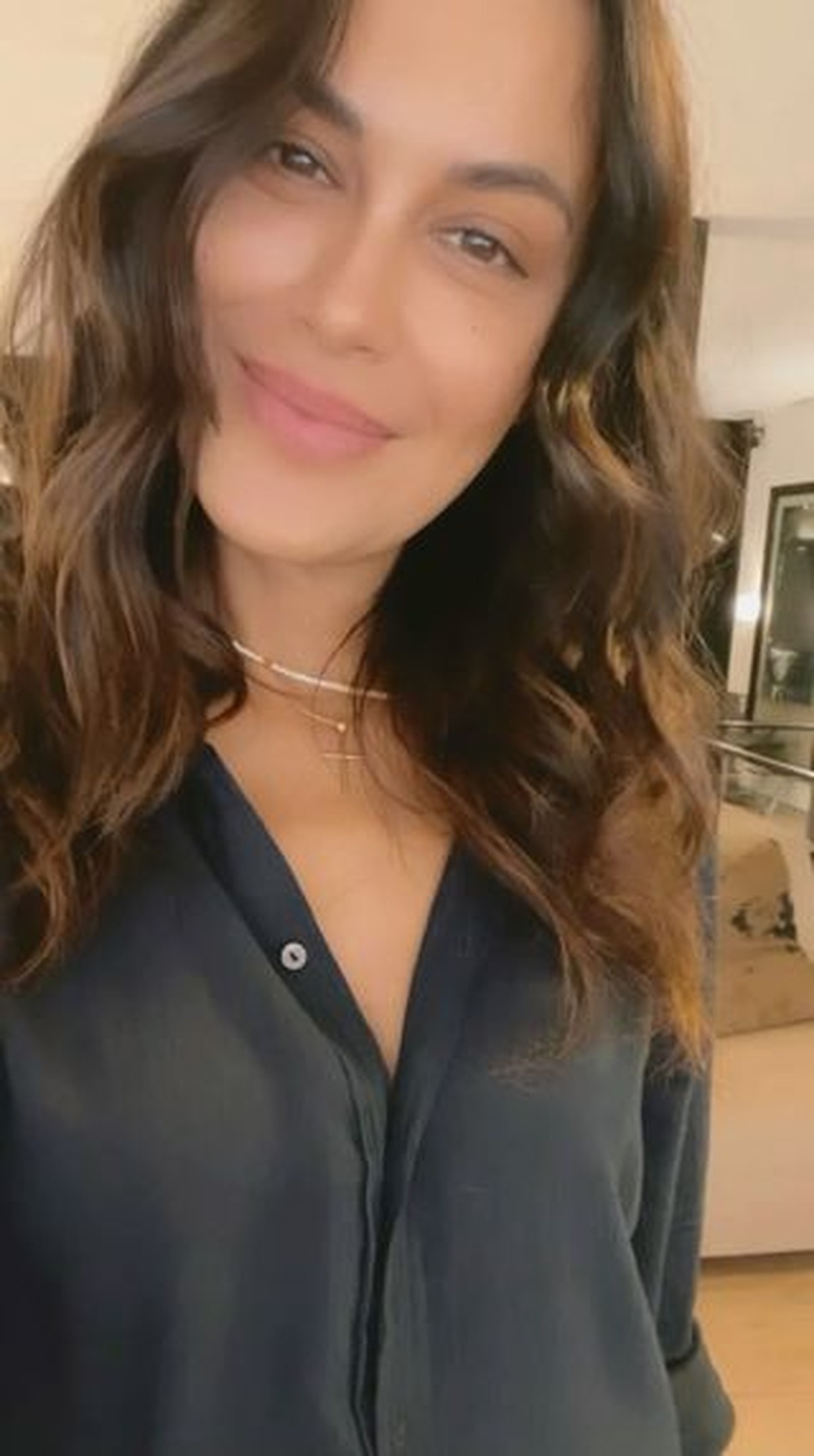 Sophia Latjuba bikin heboh karena kalung salib yang menghiasi lehernya saat berfoto&period; Yuk intip transformasi Sophia Latjuba&excl;