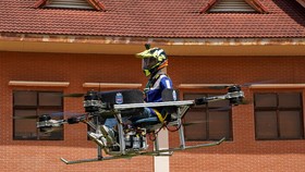 FOTO: Drone Berawak Mahasiswa Kamboja Melayang 10 Menit
