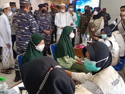 TNI AL Gelar Serbuan Vaksinasi 1.000 Santri Ponpes Nurul Jadid Probolinggo