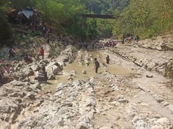 Wisata Demak: Watu Lempit Girikesumo, Wahana Air dengan Batuan Unik